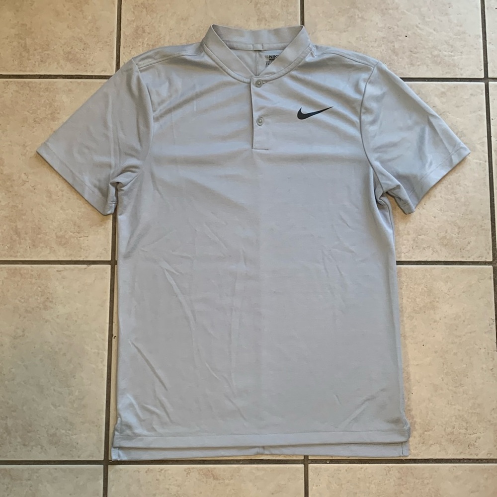Men’s Small Light Gray Nike Golf Short Sleeve Shirt